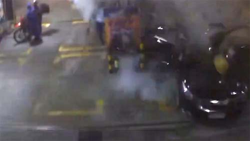 Carro explode em posto de gasolina no Rio e deixa um morto; frentista perde braço