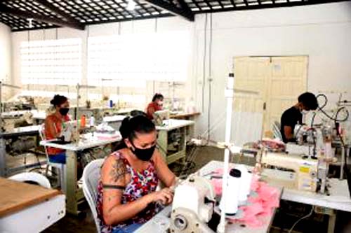 Grupo de Produção de São José da Laje gera renda e produz mais de 5 mil máscaras