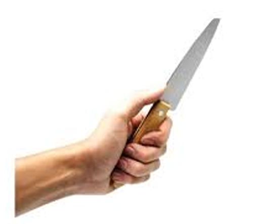 Mulher é esfaqueada por ex-cunhada durante discussão por questão familiar