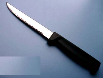 Após briga, homem fere esposa com faca de serra no Benedito Bentes