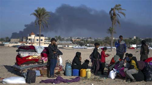 Disparos de tanques deixam mortos em abrigo da ONU em Gaza