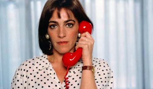 O último paradoxo da vida moderna: por que ficamos presos ao celular, mas odiamos falar por telefone?