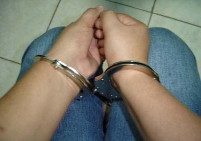 PC prende falsa médica que atendia no interior de AL