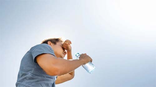 Acha que bebe água suficiente? Veja os sinais de que pode estar desidratado
