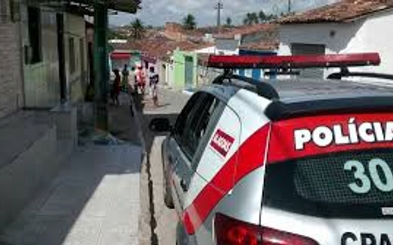 Suspeitos de agressão atiram contra policiais dentro de assentamento durante fuga