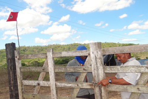 Família acusa Movimento Sem-Terra de impedir acesso à fazenda em AL