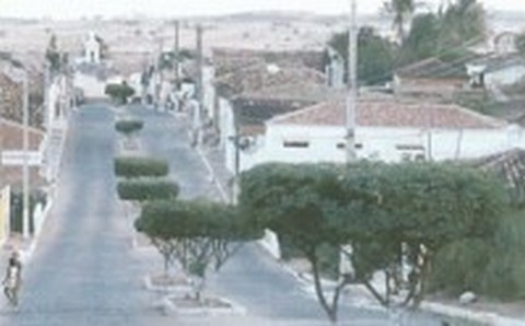 Menor furta bebidas e cigarros de mercadinho e tenta estuprar mãe de 60 anos 