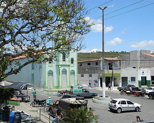 Ancião de 84 anos é acusado de aliciar bisneta trocando dinheiro por sexo