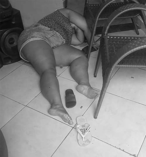 Mulher é assassinada dentro de casa por homens armados dentro de veículo