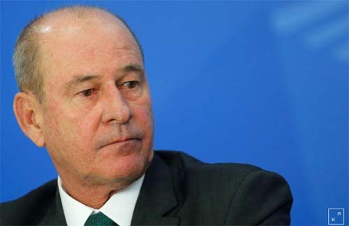 Ministro da Defesa é único representante político das Forças Armadas, diz nota de Azevedo e comandantes