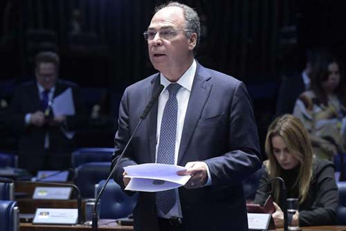 Líder do governo no Senado é acusado de receber R$ 5,5 milhões em propina