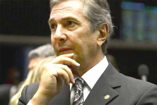 Alexandre de Moraes determina prisão de Fernando Collor