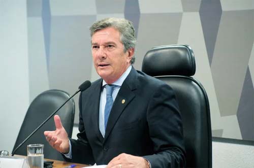 Gilmar Mendes pede vista e adia de novo julgamento contra Collor