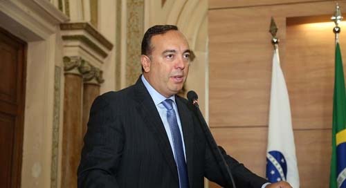 Em decisão inédita, TSE cassa deputado do PR por fake news