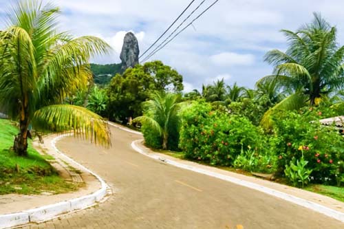 Pedreiro é preso após roubar R$ 2 mil de turista durante sexo grupal em Fernando de Noronha