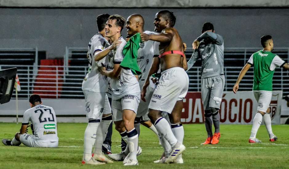 Empate do Figueirense rebaixa quatro de uma vez na Série B