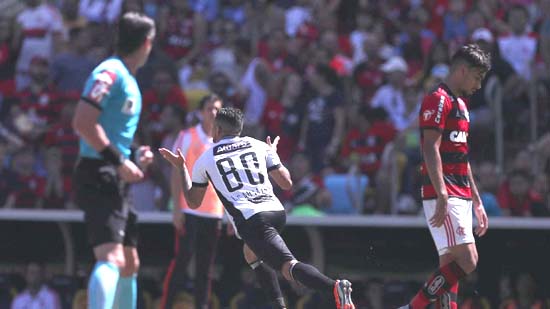 Flamengo perde para Ceará com gol no fim e sai de campo vaiado