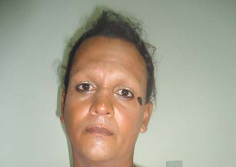 Travesti é agredida com pedaço de pau após discussão