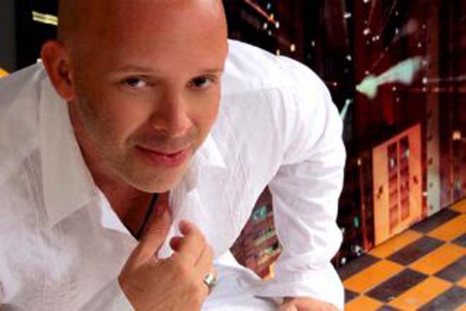 Designer alagoano é encontrado morto dentro de carro em Maceió