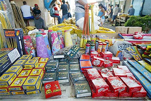 Bombeiros alertam para cuidados com fogos de artifício