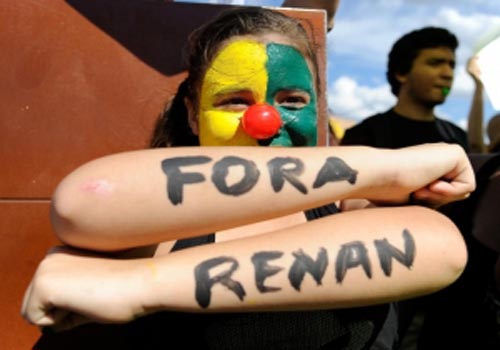 Em Brasília, protesto articulado via redes sociais pede afastamento de Renan da presidência do Senado