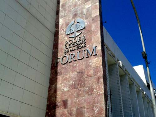 Acusado de tentar matar homem por causa de 'boné' vai a júri popular