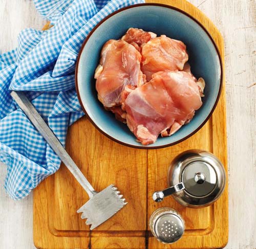 Frangos com salmonela barrados na Europa voltam e são vendidos no Brasil, diz ONG