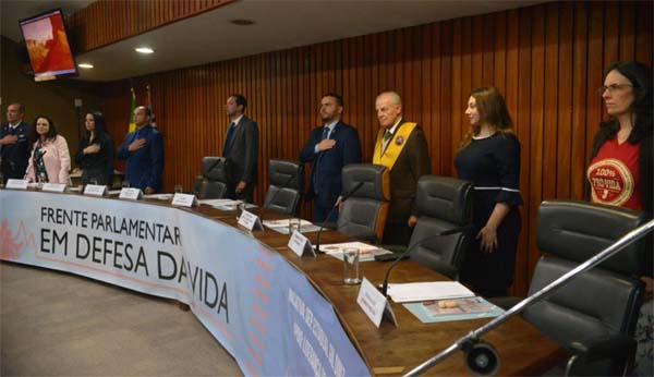 Lobby antiaborto se espalha pelos parlamentos estaduais brasileiros