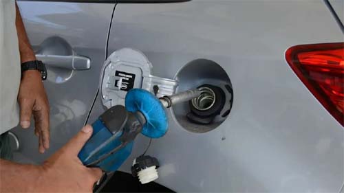 Inalação de vapores de gasolina é ligada ao câncer e representa risco para frentistas