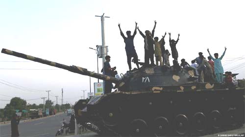 Índia e Paquistão acatam cessar-fogo, mas embates persistem