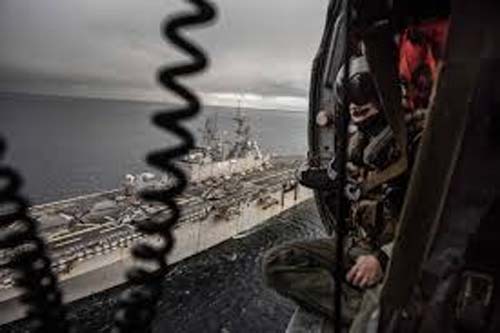 Navios dos Estados Unidos se aproximam da Venezuela, indicam imagens de satélite