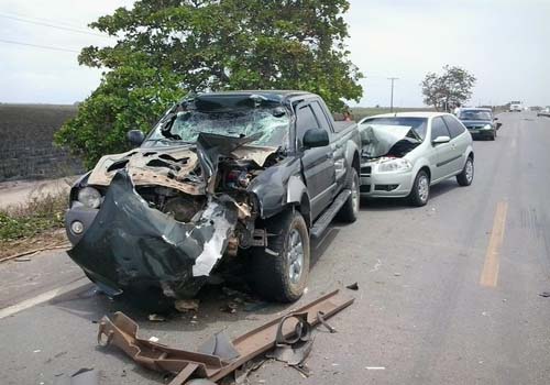 Fumaça de queima de cana provoca engavetamento na BR-101