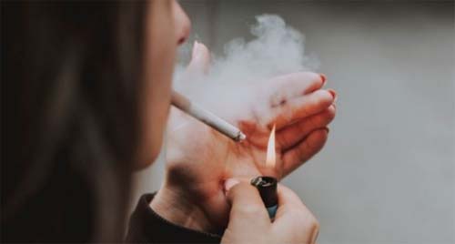 Nova Zelândia aprova lei que proíbe pessoas nascidas após 2009 de comprar tabaco por toda a vida