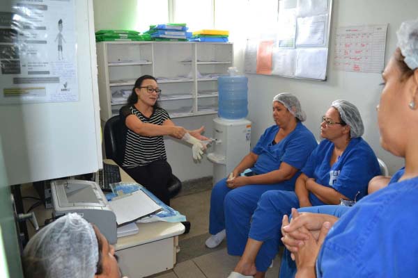 Hospital Helvio Auto treina servidores para receber casos suspeitos de coronavírus