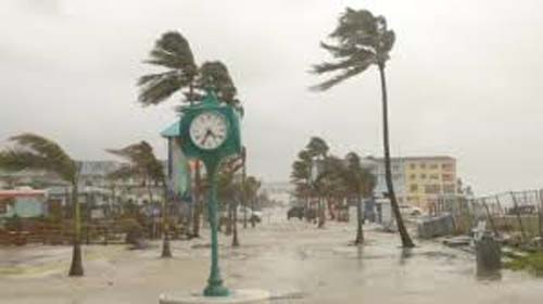 Furacão Debby chega à costa da Flórida e pode provocar tempestades e inundações