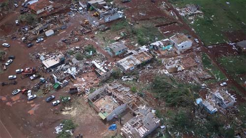 Tornardo no Paraná deixa 500 imóveis danificados