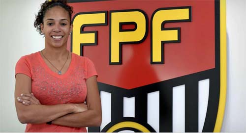 “Quando meninas ganharem bola em vez de boneca, o futebol feminino será um esporte de massa”
