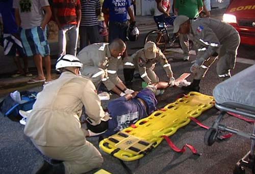 Jovem é baleado durante tentativa de homicídio na orla de Pajuçara.