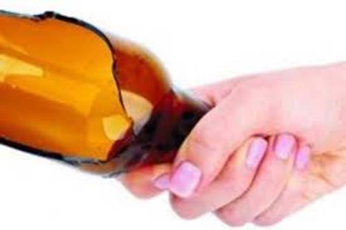 Mulher é presa suspeita de agredir ex-companheiro com pedaço de vidro, no Tabuleiro do Martins