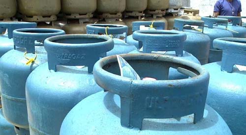 Governo quer reduzir pela metade o preço do gás de cozinha