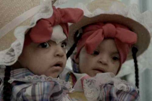 Lis e Mel, separadas no último mês, completaram um ano de vida com festa junina