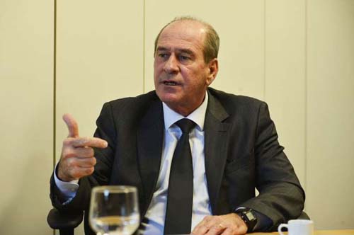 A política não está e não vai entrar nos quartéis, afirma futuro ministro