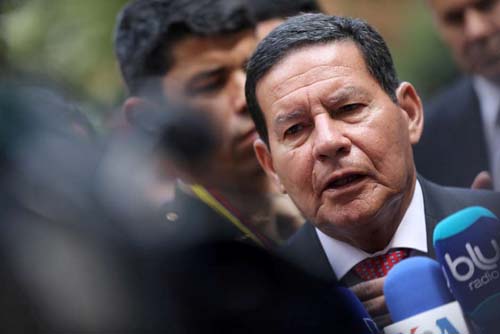 Mourão é aplaudido de pé: 