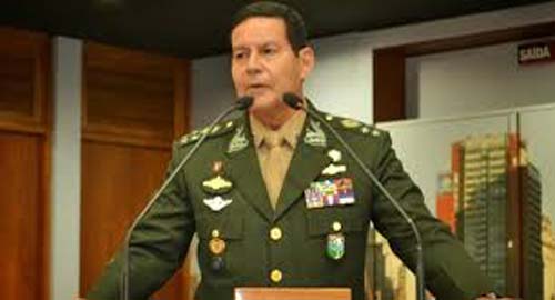 Mourão anuncia reforço do Exército para combate a manchas de óleo