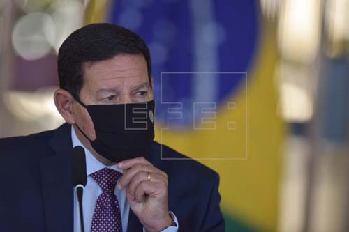 Mourão vê governo na centro-direita e critica 