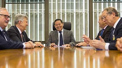 Desenvoltura de Mourão desperta a ira de evangélicos