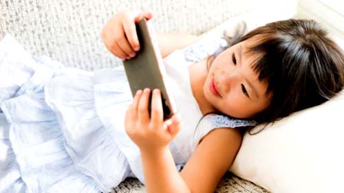 O que é a geração alfa, a 1ª a ser 100% digital 