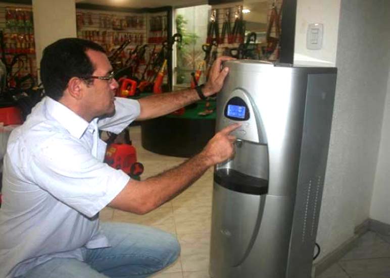 Gerador atmosférico promete acabar de vez com botijões de água mineral