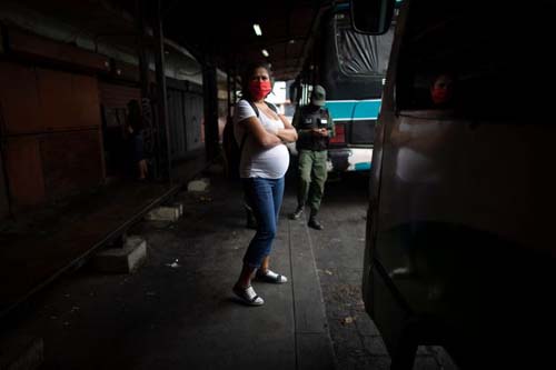 Por que é essencial que gestantes e puérperas tomem a vacina da gripe diante do coronavírus