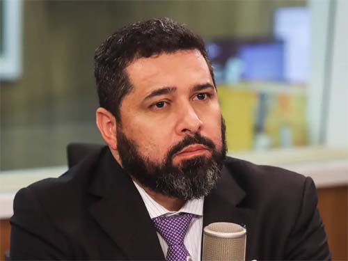 Presidente dos Correios entrega carta de demissão em meio à crise financeira da estatal